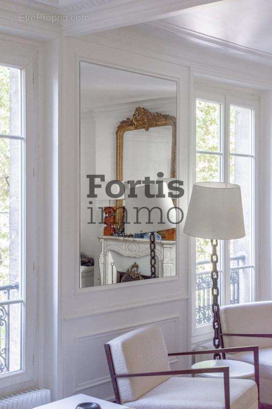 Appartement à PARIS-10E