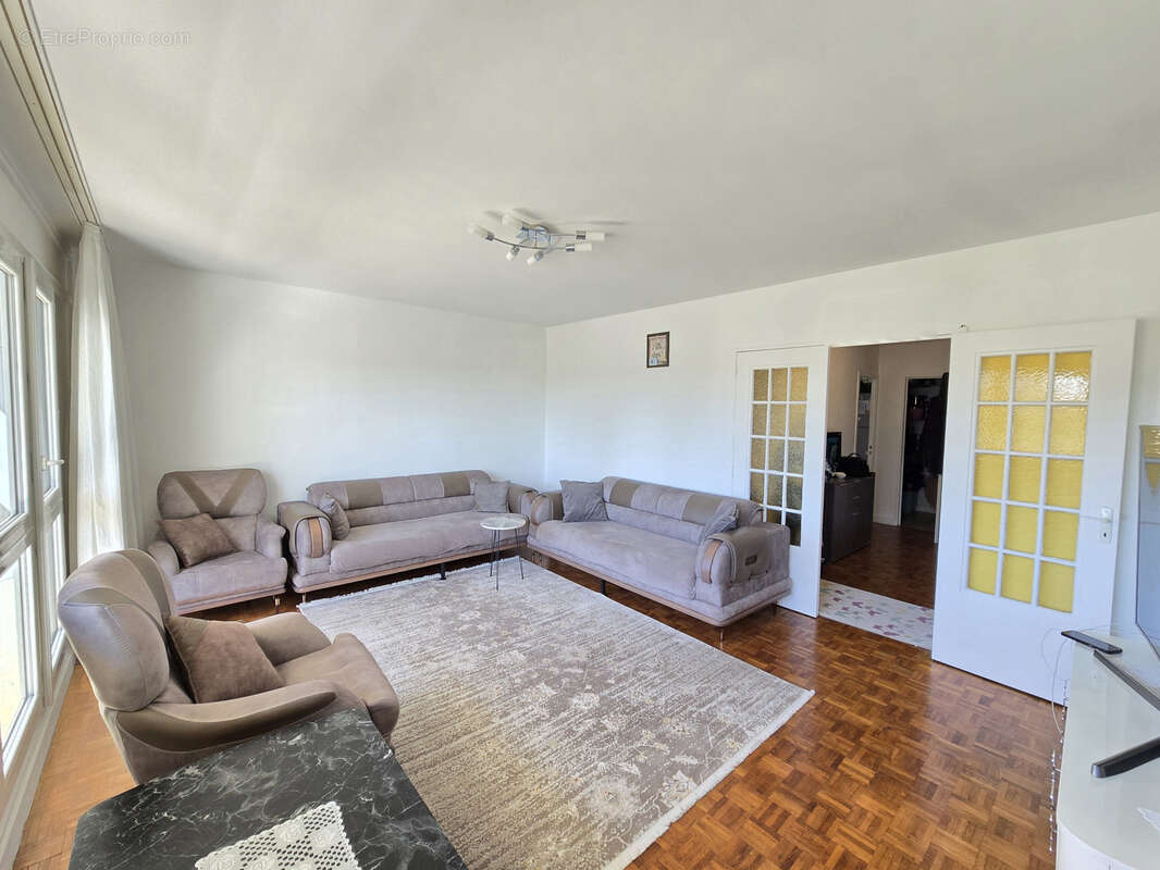 Appartement à PIERRE-BENITE