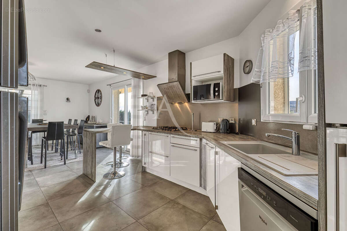 Maison saint-martin-bellevue  154m², (244 m² au sol) - photo 6