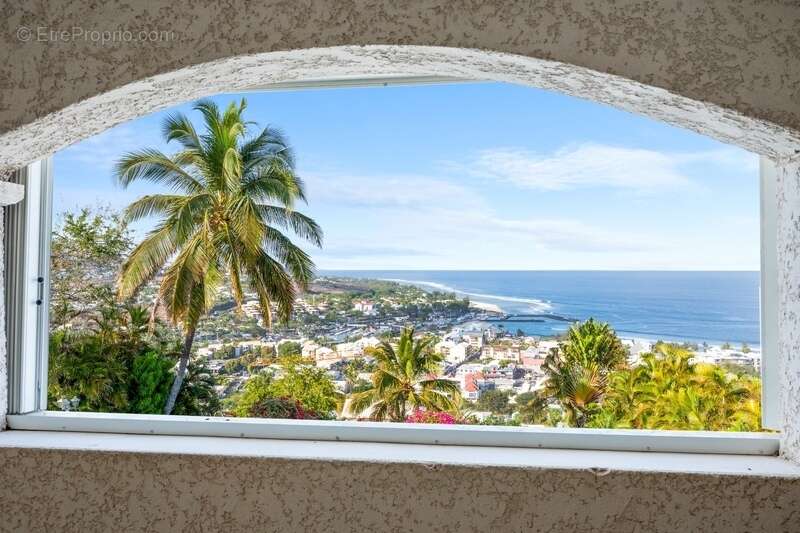 À vendre – villa d’exception avec vue panoramique sur mer et port – saint-gilles les bains - photo 8