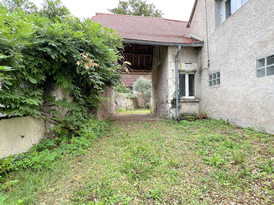 Maison à YZEURES-SUR-CREUSE