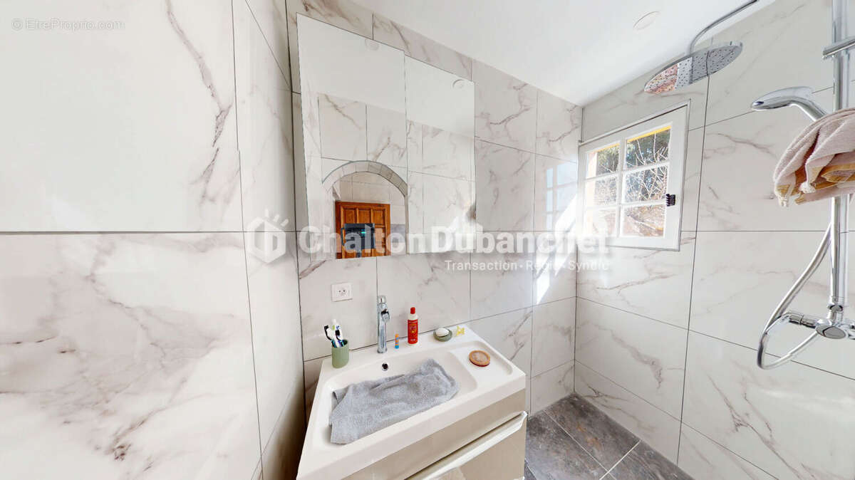 Maison à COURS-LA-VILLE