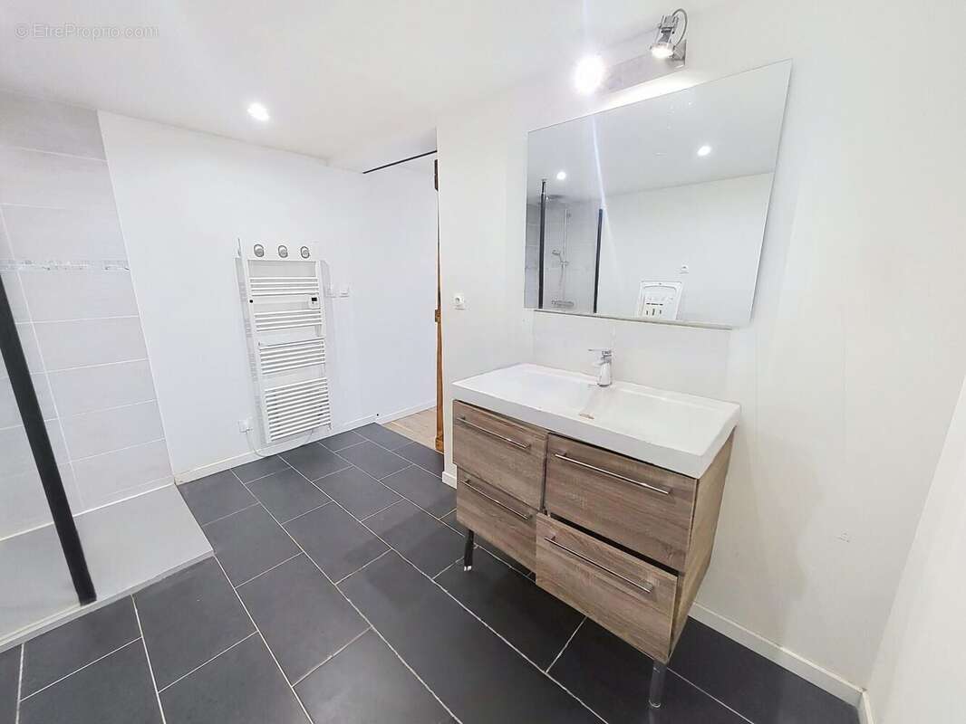 Maison 80 m² à Dun-Sur-Auron  - photo 7