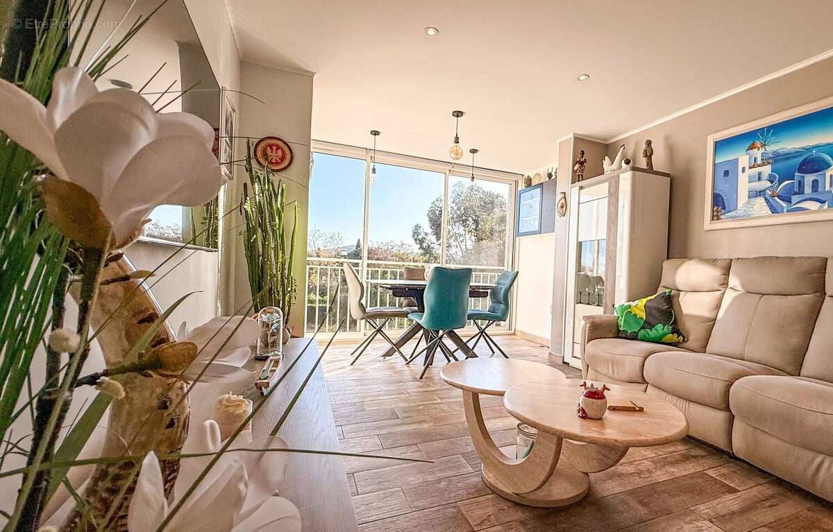 Appartement à BORMES-LES-MIMOSAS