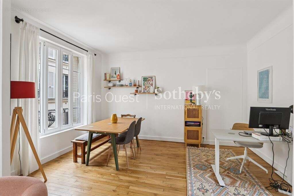 Appartement à PARIS-17E