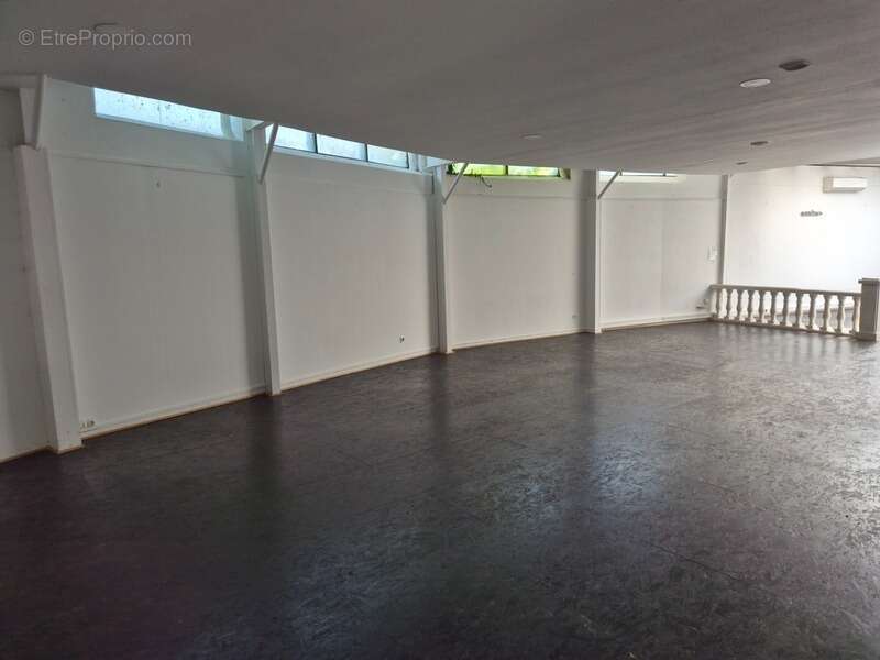 Local Commercial, 220 m2, face hôtel deVille - photo 12