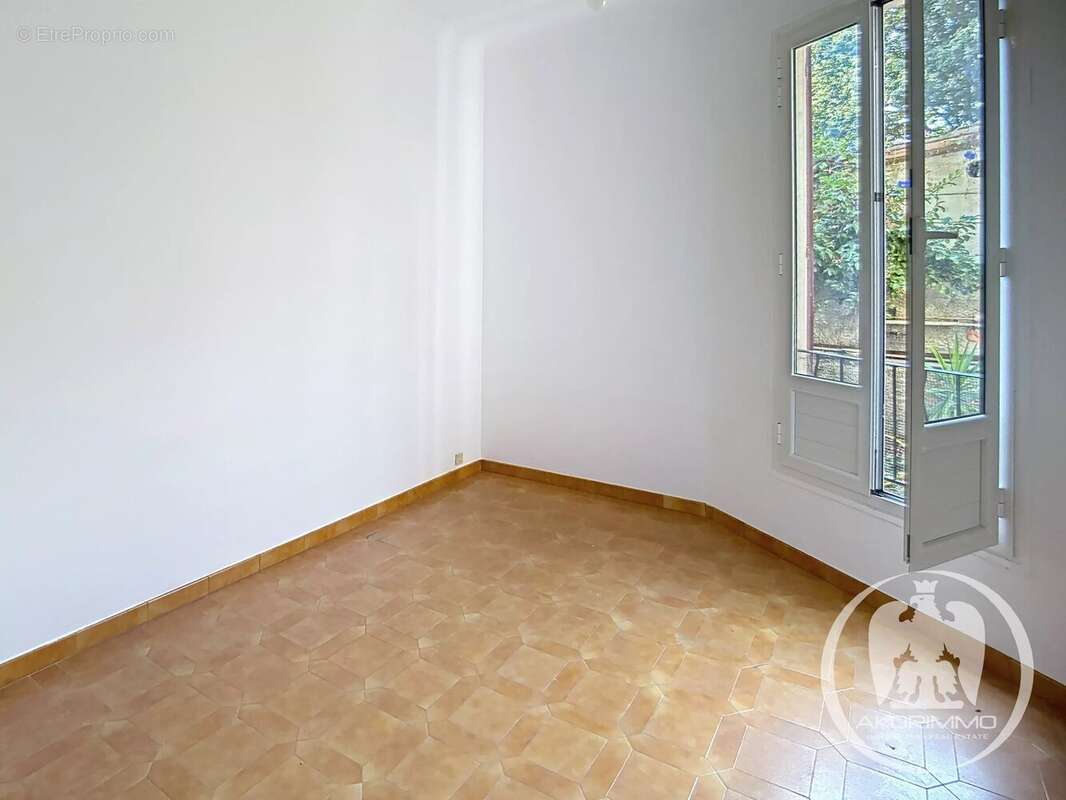 Appartement villa de 85 m² à Saint Sylvestre, Nice - photo 4