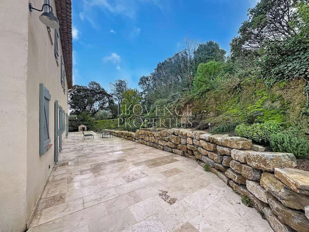 Élégante bastide d'inspiration aixoise sur les hauteurs de Tourves - photo 5