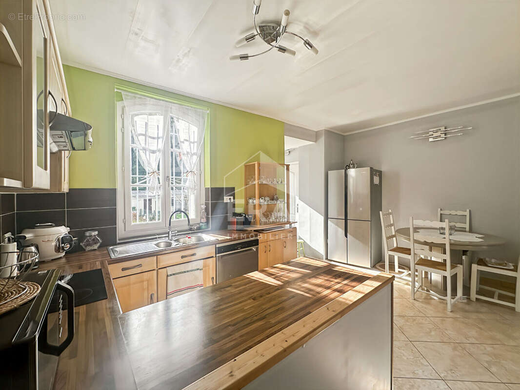 Maison à SAINT-FARGEAU-PONTHIERRY