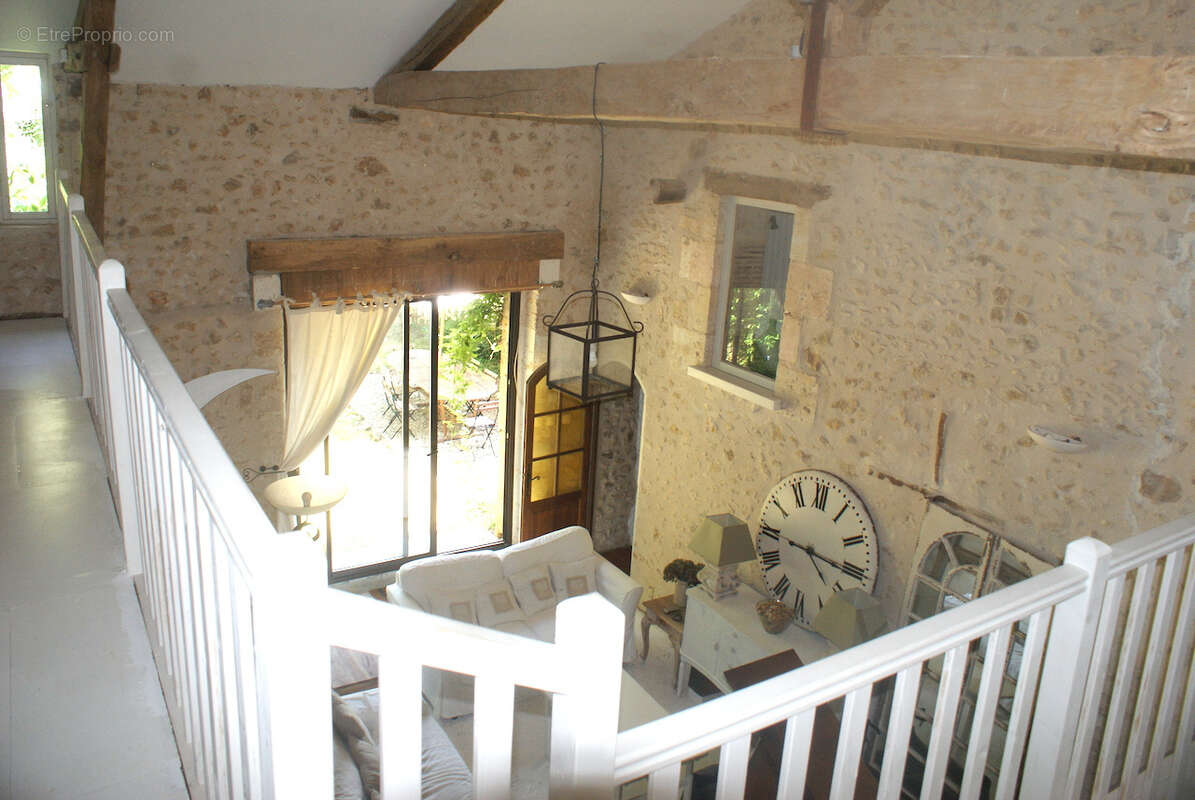 A VOIR. Belle maison en pierre de 4 chambres avec dépendances et vues sur terrain d'environ 2811m2 - photo 8