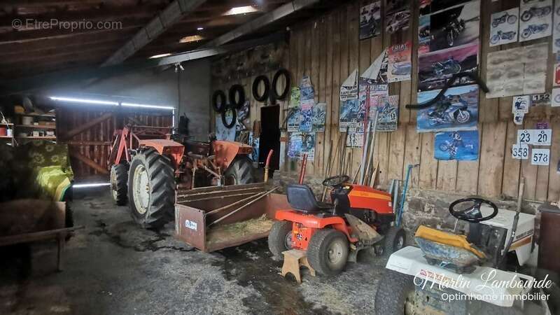 Maison à SAINT-LEONARD-DE-NOBLAT