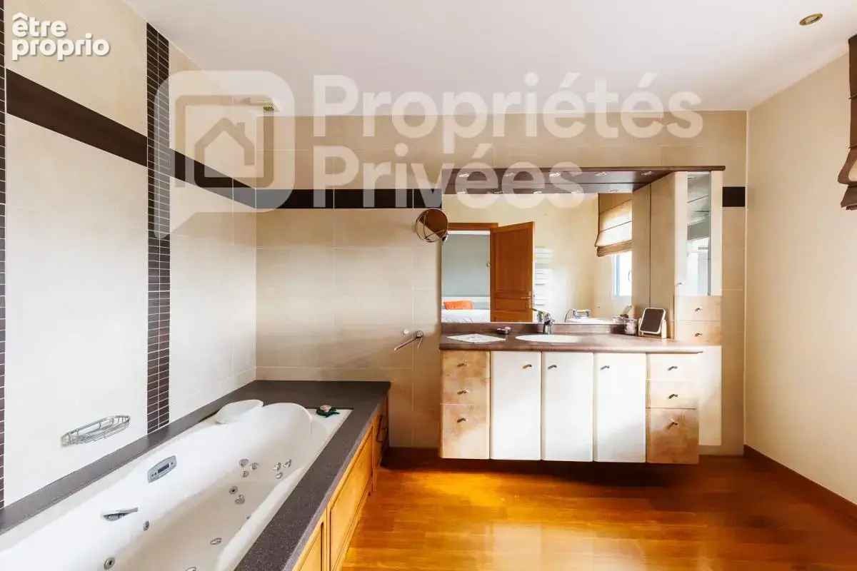Maison d'architecte de standing de 7 pièces avec piscine chauffée - photo 12