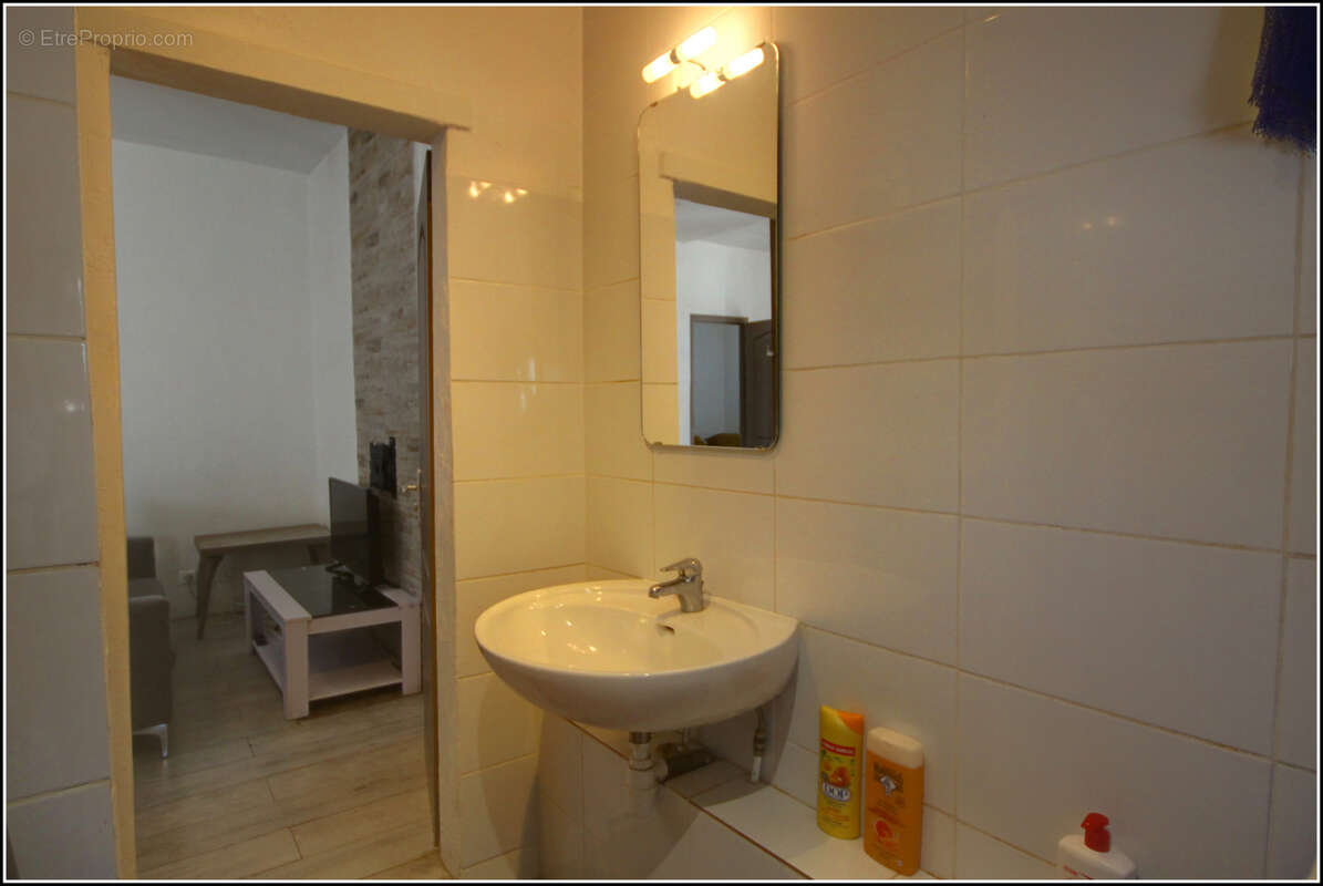 ** Possibilité vente à terme libre ** Rénové en 2020:  Immeuble 2 x T3 au calme, cour, dépendances - photo 12