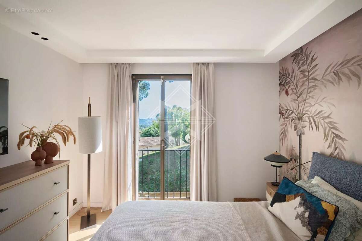 HAUTS DE VAUGRENIER - Sublime Appartement rénové dans domaine privé - photo 10