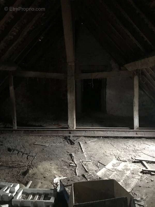 Appartement à LUSSAC-LES-EGLISES