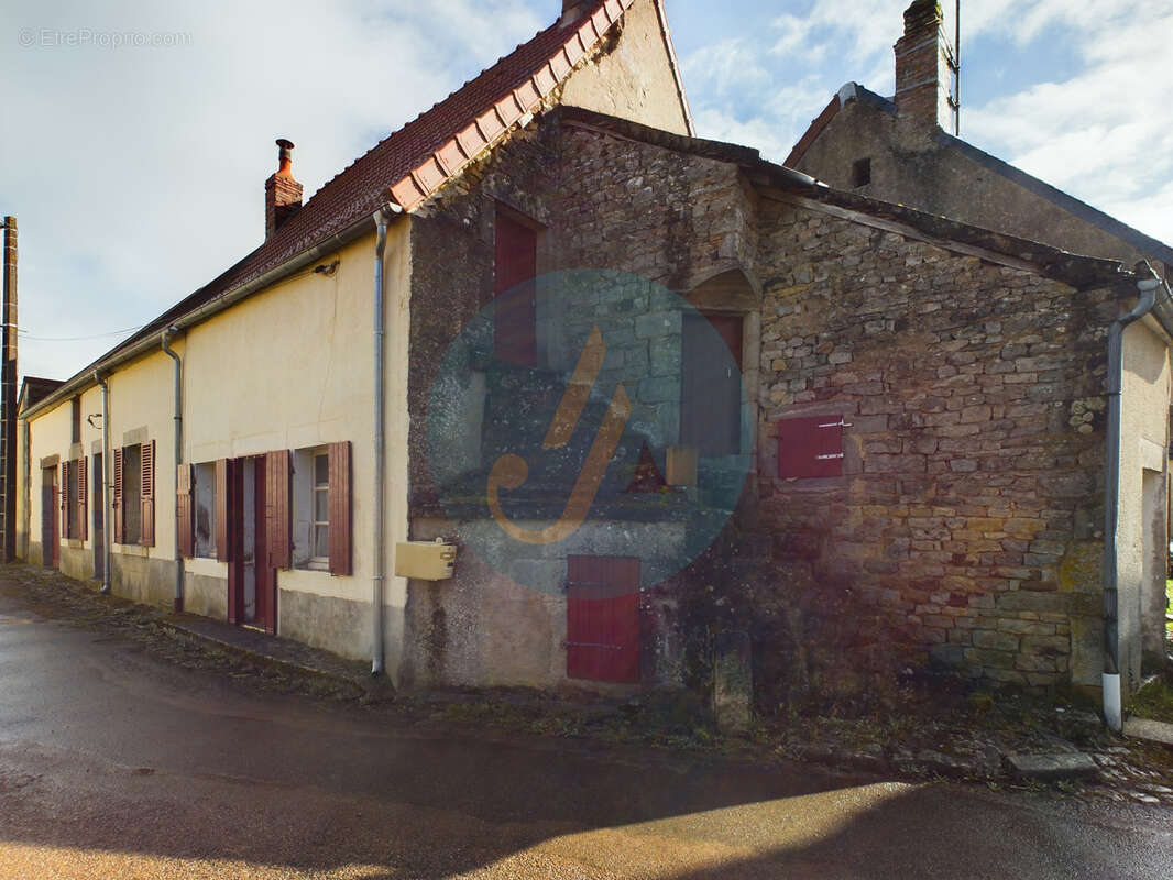 Maison à SAINT-REVERIEN