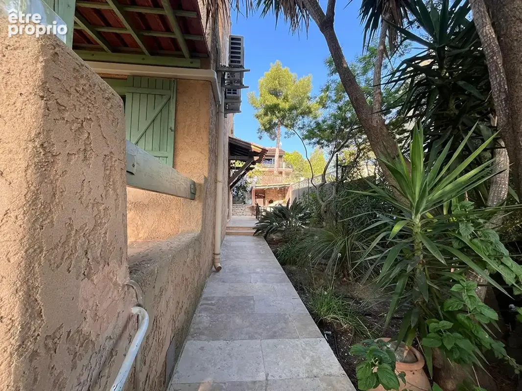 Superbe villa spacieuse , vue mer à La Ciotat - photo 11