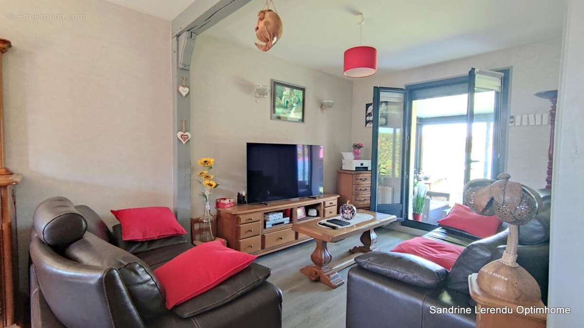 Une maison clé en main avec véranda contemporaine et possibilité de vivre de plain-pied. – 2 garages – Terrain 807 m² – Saint-Ou - photo 11