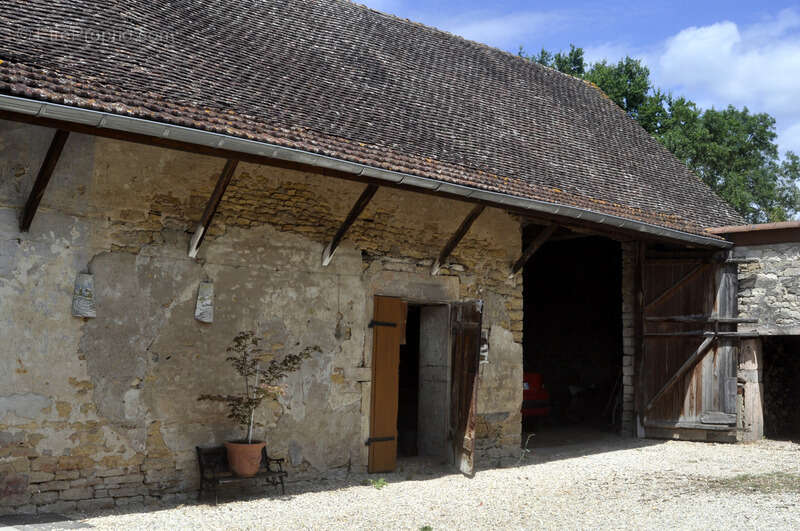 Belle ferme en pierre de taille avec beaucoup de cachet à L'ABERGEMENT DE CUISERY (71) - photo 8