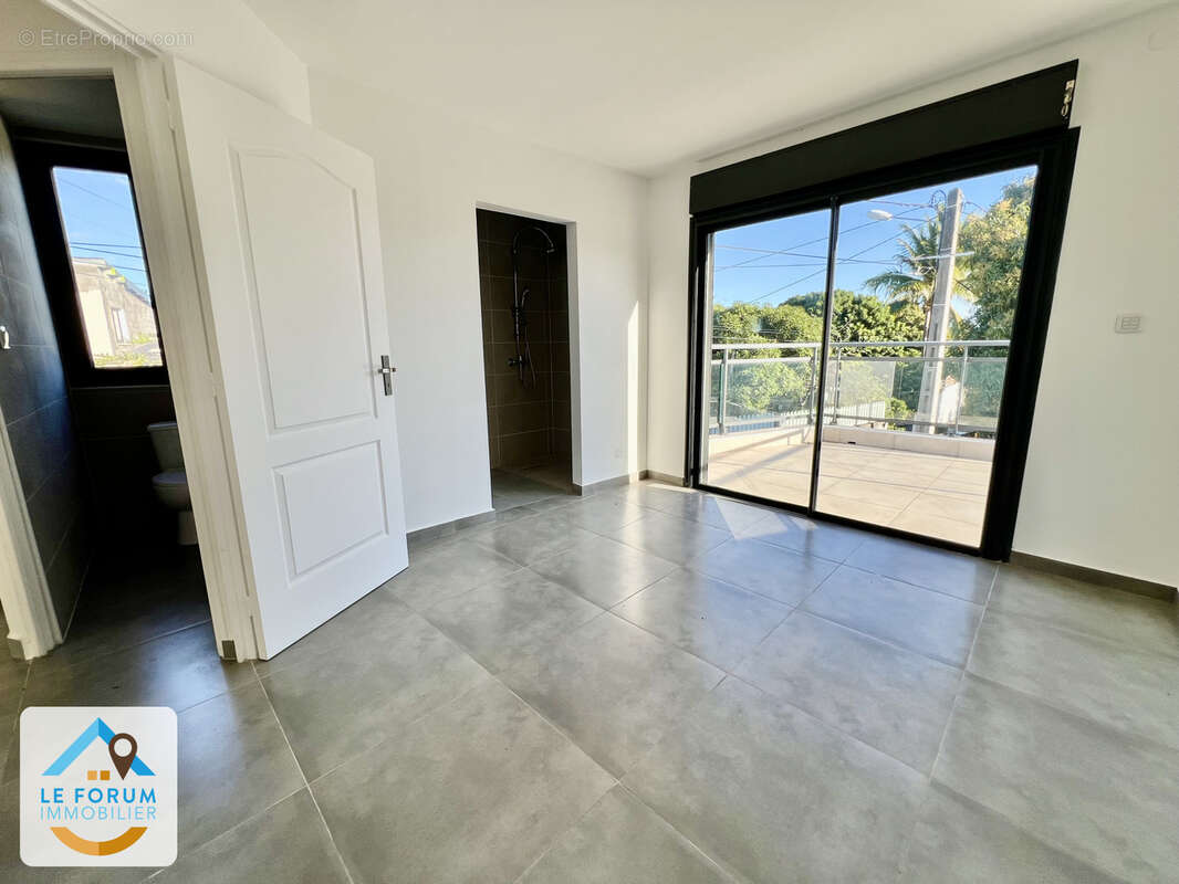 Saint pierre 97410 - villa f4 neuve et fonctionnelle - terrasse - tout à l'égout - terrain piscinable - photo 6
