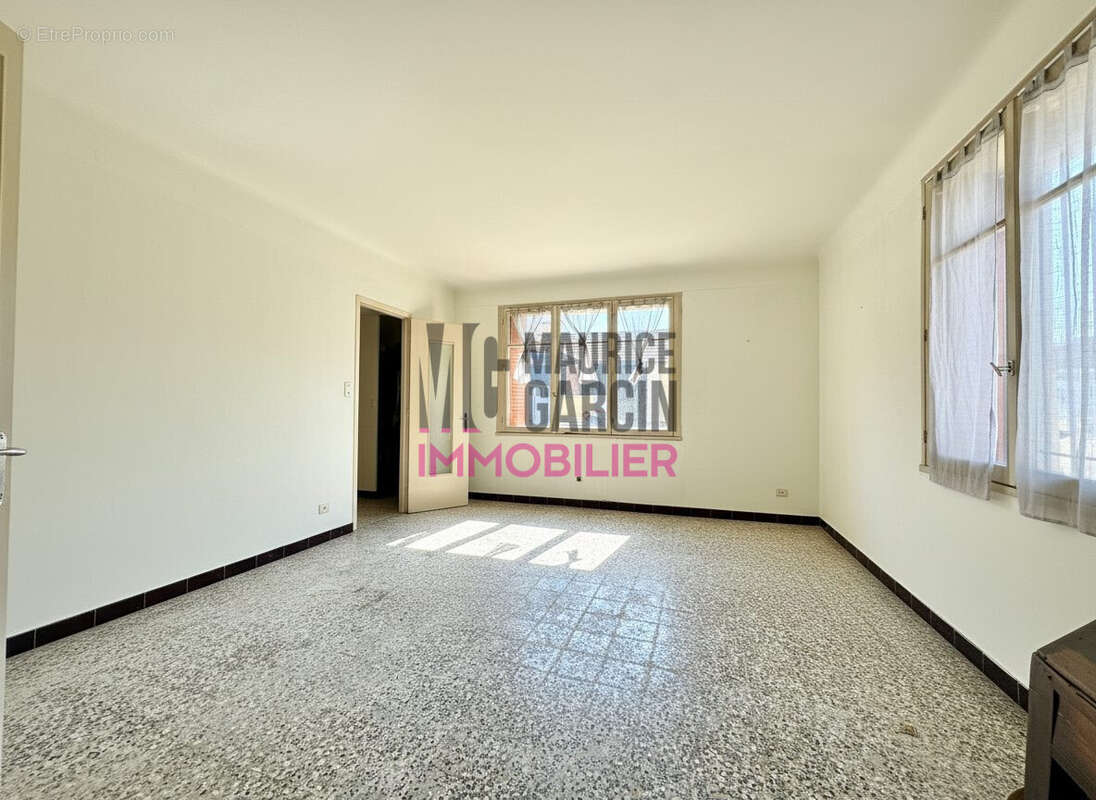 Appartement à PERNES-LES-FONTAINES
