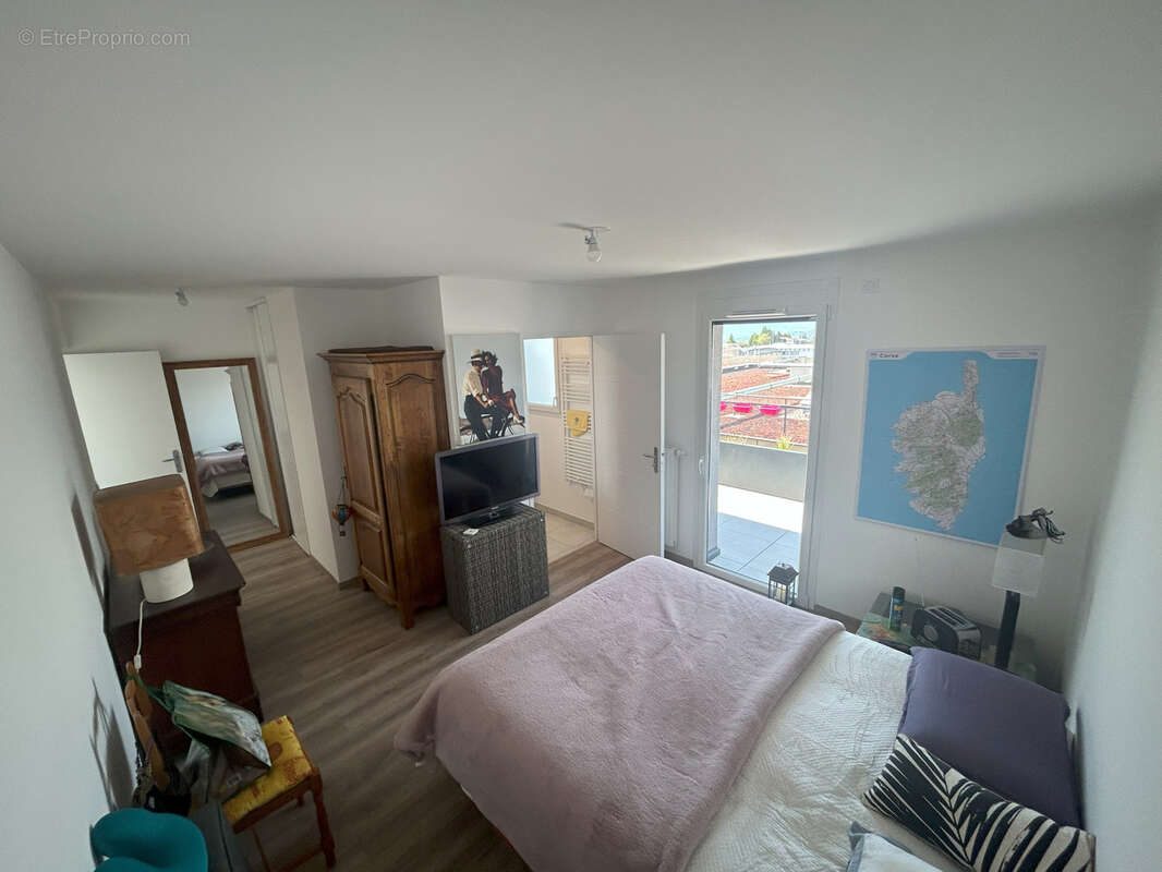 Appartement à CRUSEILLES