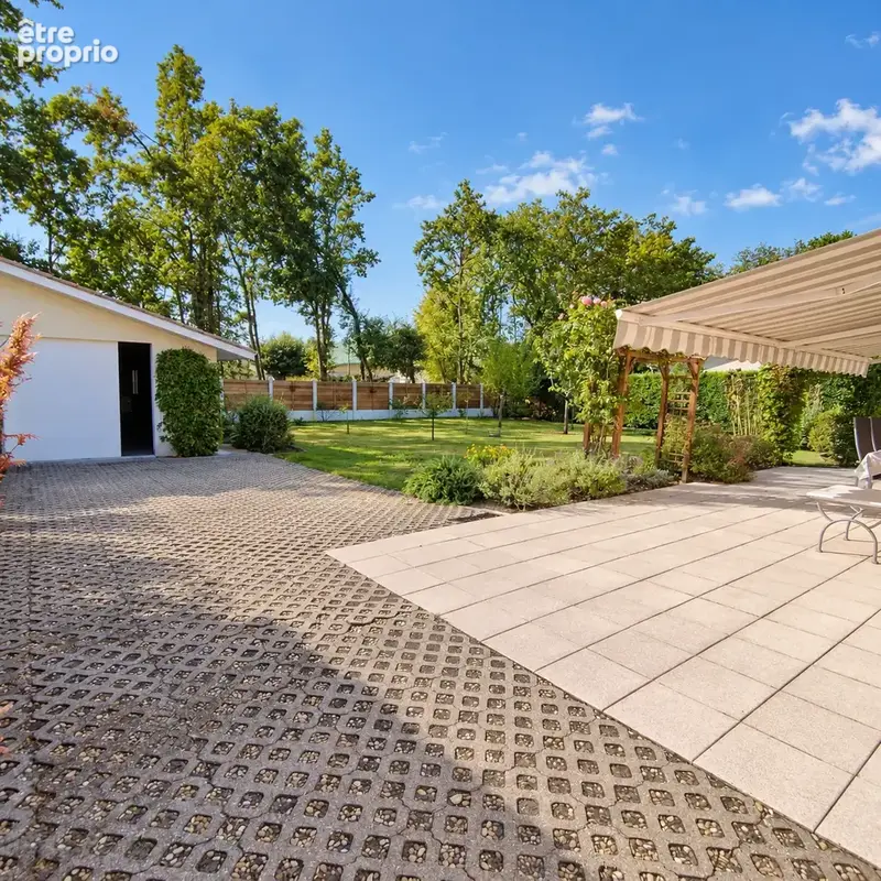Maison de plain pied de 114m2  avec 3 chambres et bureau sur jolie terrain de 880 m2 dans un quartier calme. - photo 8