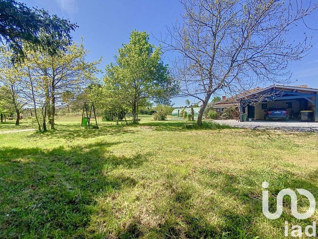 Photo 2 - Maison à SAINT-MICHEL-DE-RIEUFRET