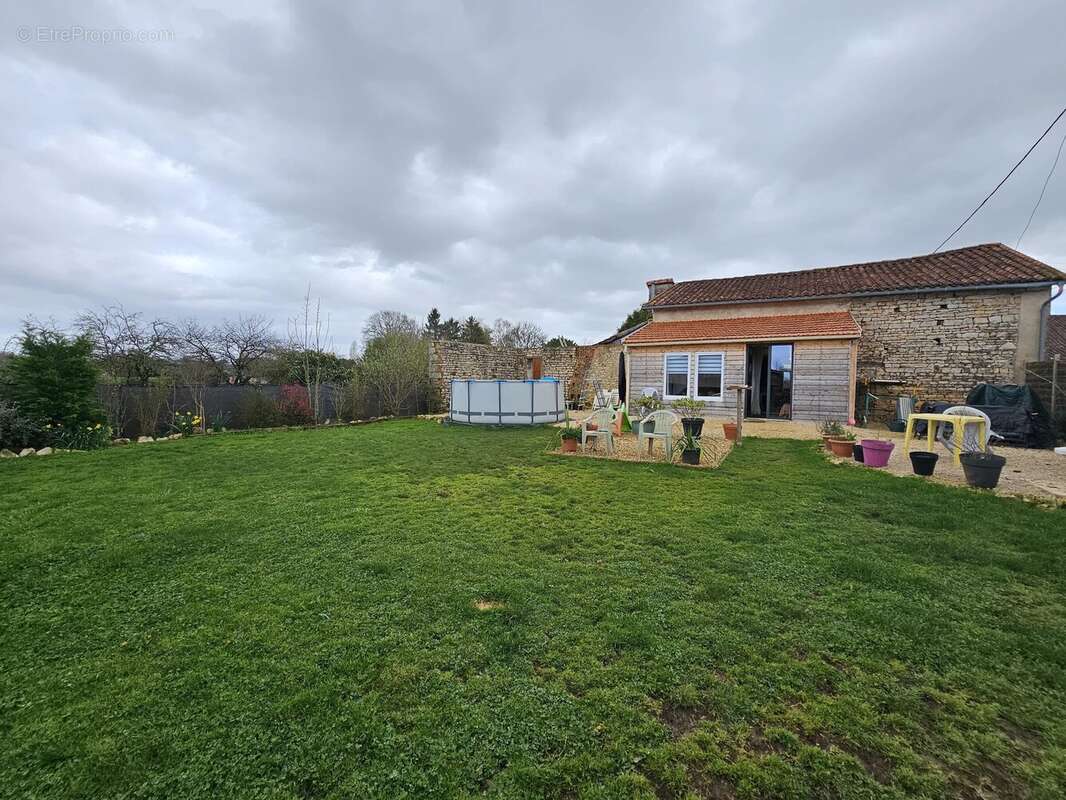 Maison à CHASSENEUIL-SUR-BONNIEURE