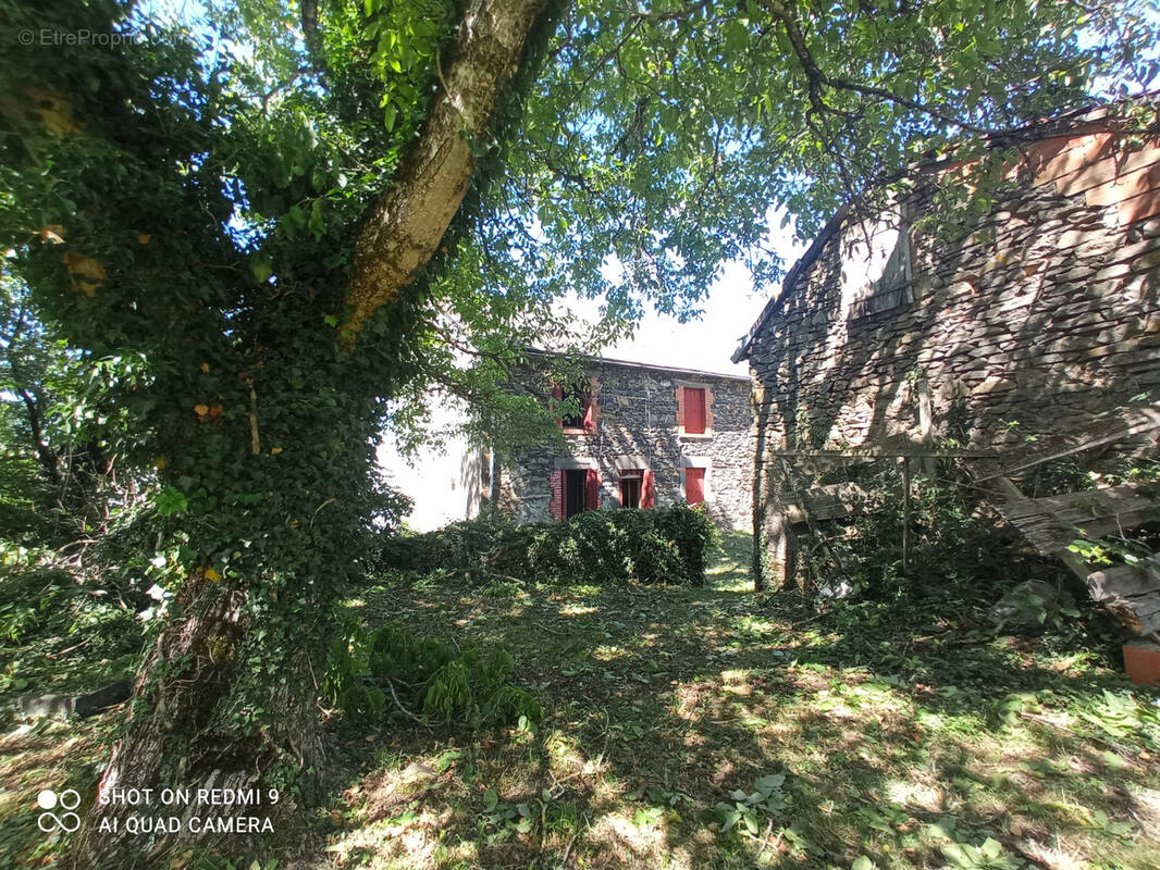 Maison à CHAPDES-BEAUFORT