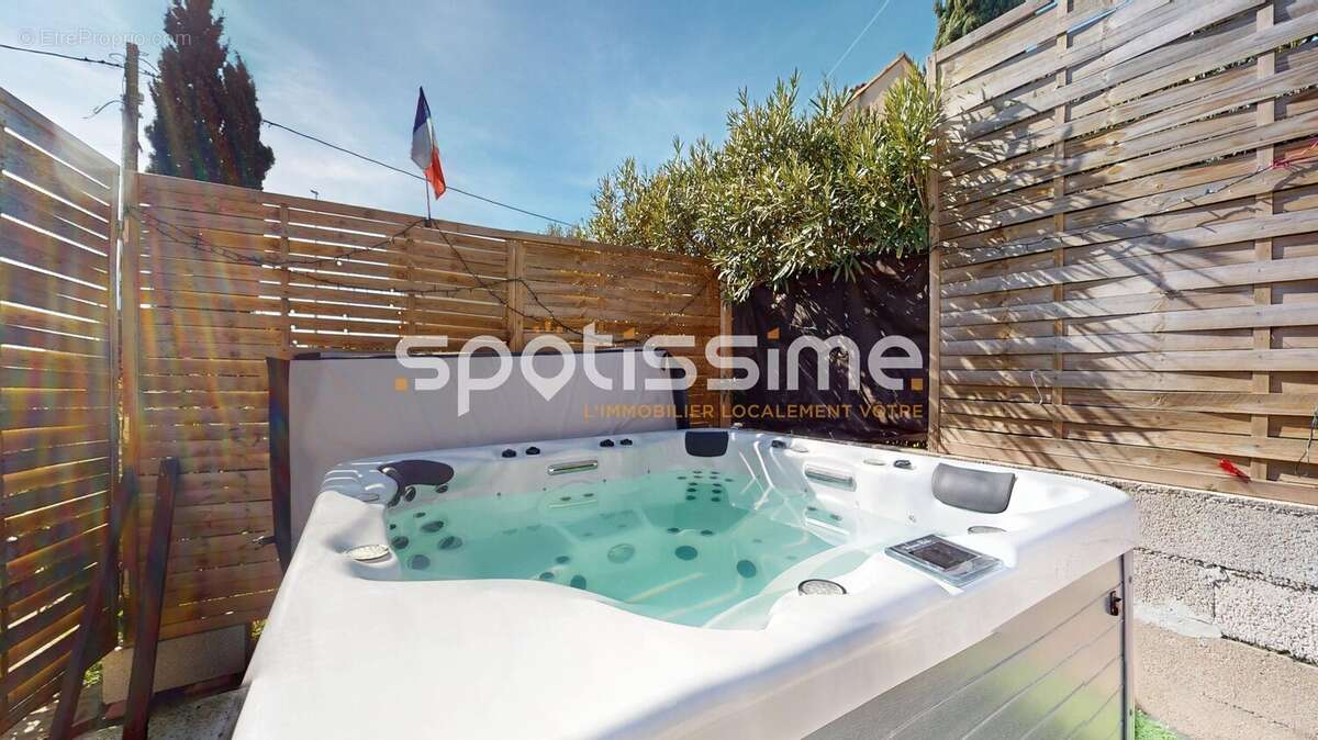 Maison de plain-pied 94 m² avec garage et jardin arboré  Quartier Mairie à Agde - photo 6