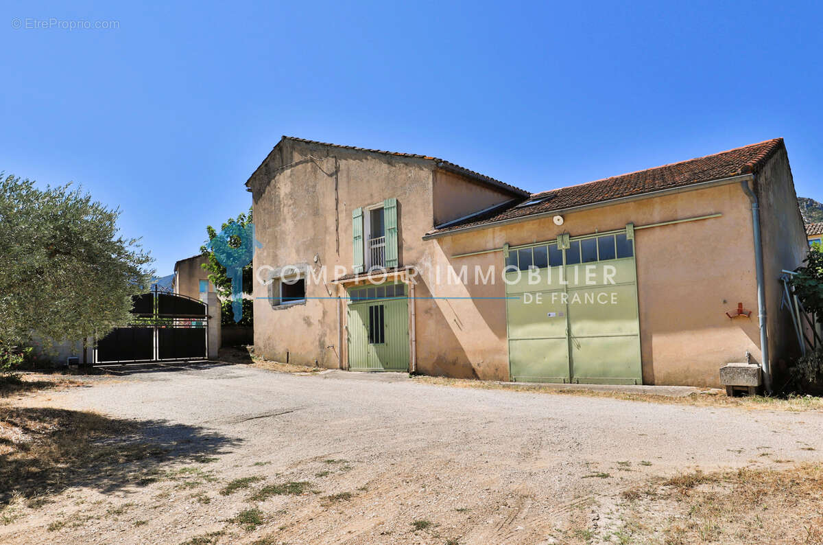 Maison à MAUBEC