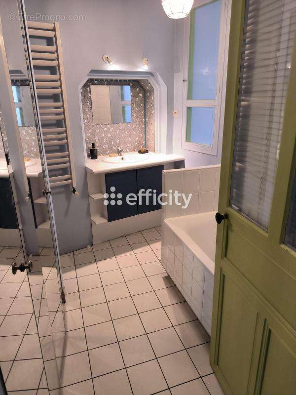 Maison à LES LANDES-GENUSSON