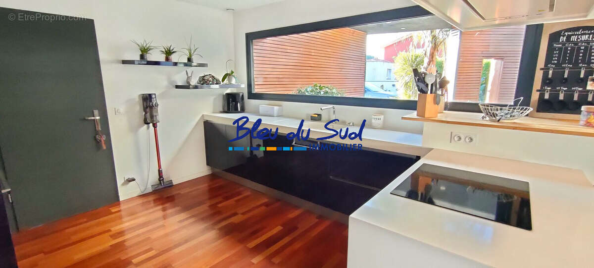 Cuisine - Maison à RODES