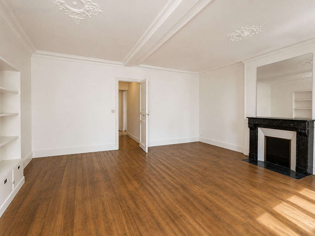 Appartement à PARIS-14E