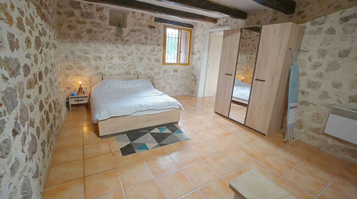 Appartement à GREOLIERES