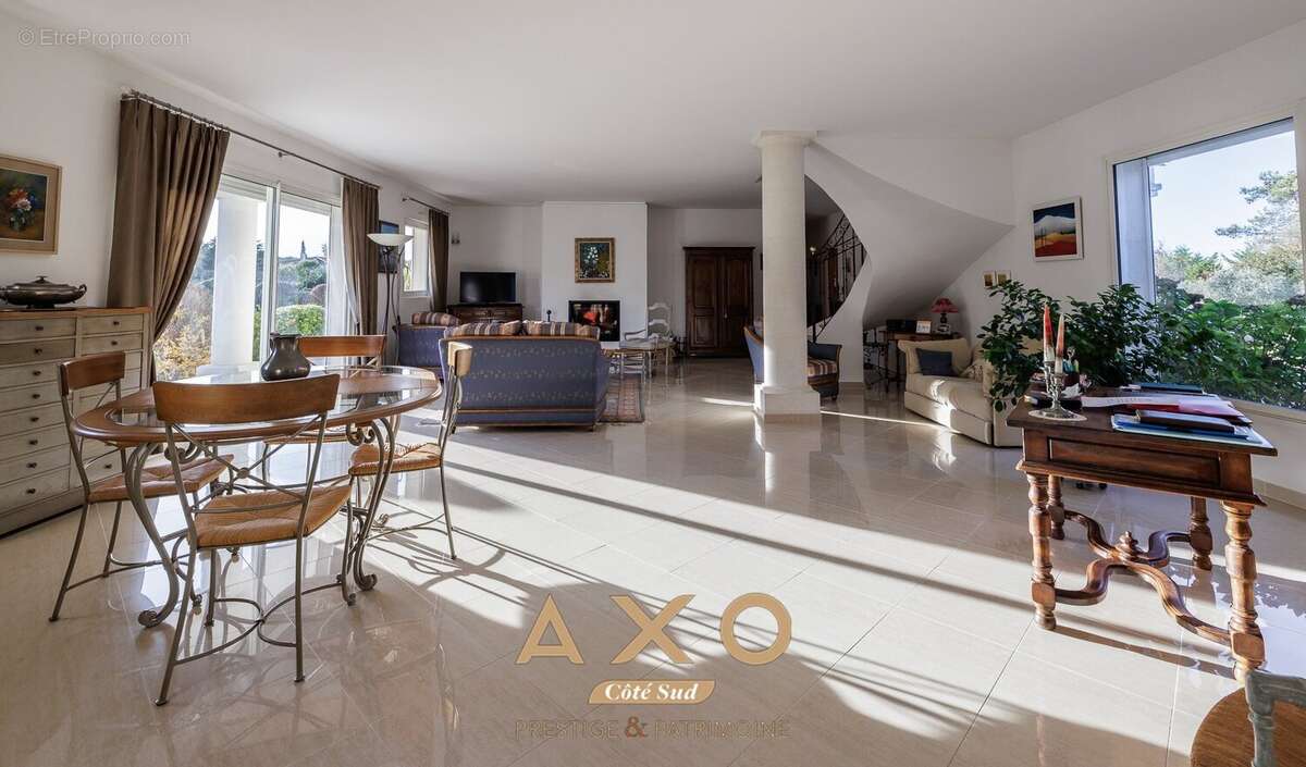 Maison à SAINT-CANNAT