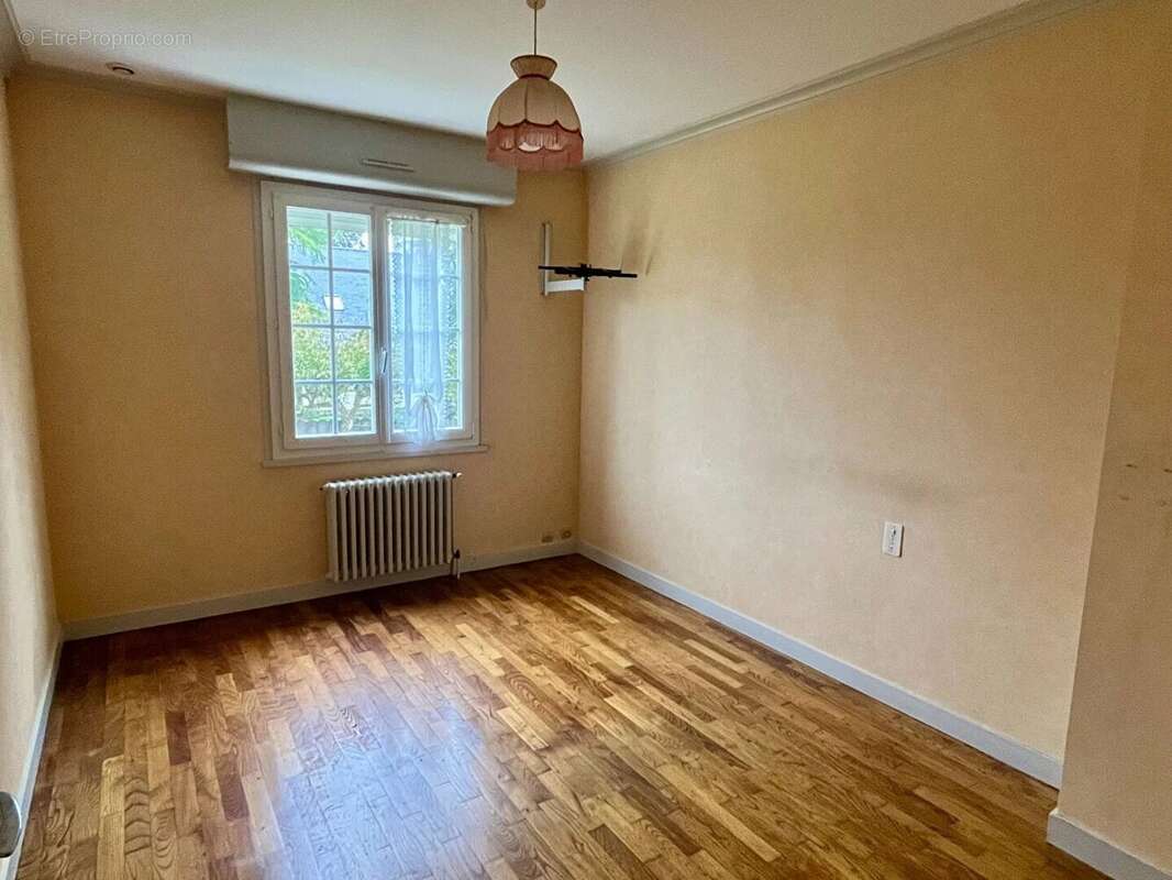 Maison à MONTREUIL-SOUS-PEROUSE