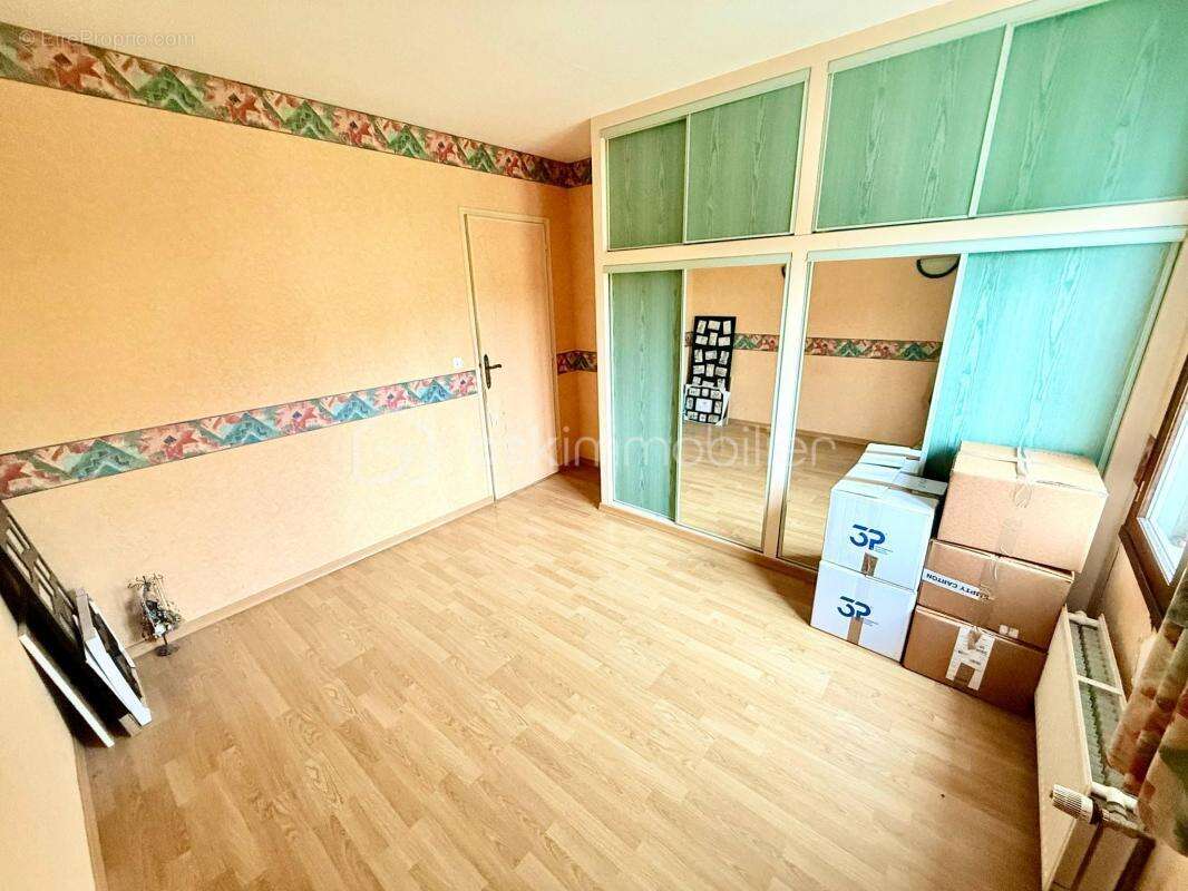 Maison à rafraichir / 5 Chambres / Sous-Sol Total - photo 10
