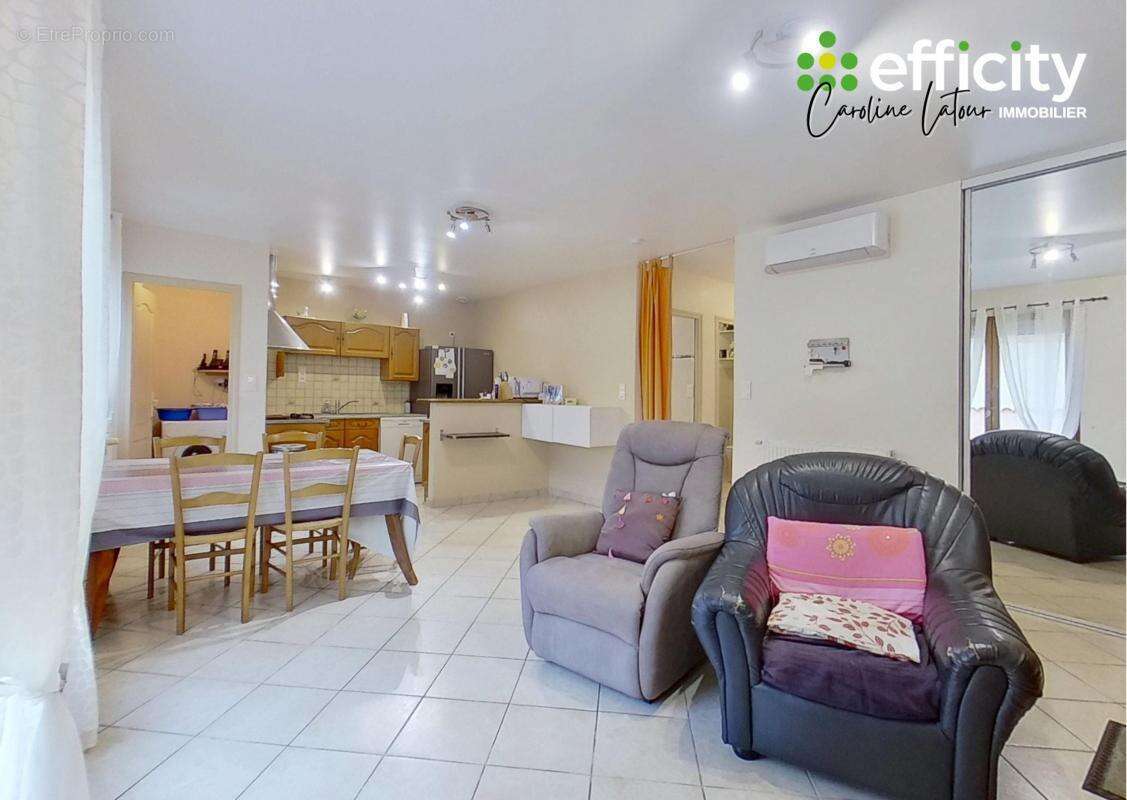 Maison à SAINT-ETIENNE-LE-MOLARD