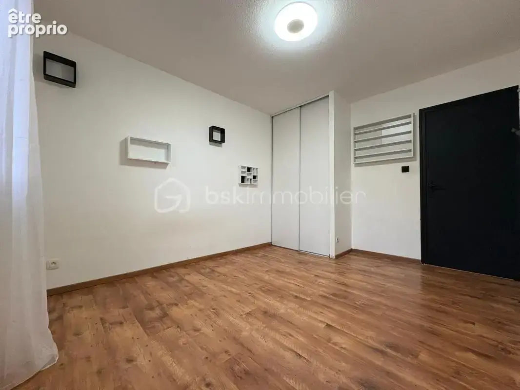 Appartement de type T4 transformé en T3 de 95 m2- Résidence sécurisée avec parc - photo 10