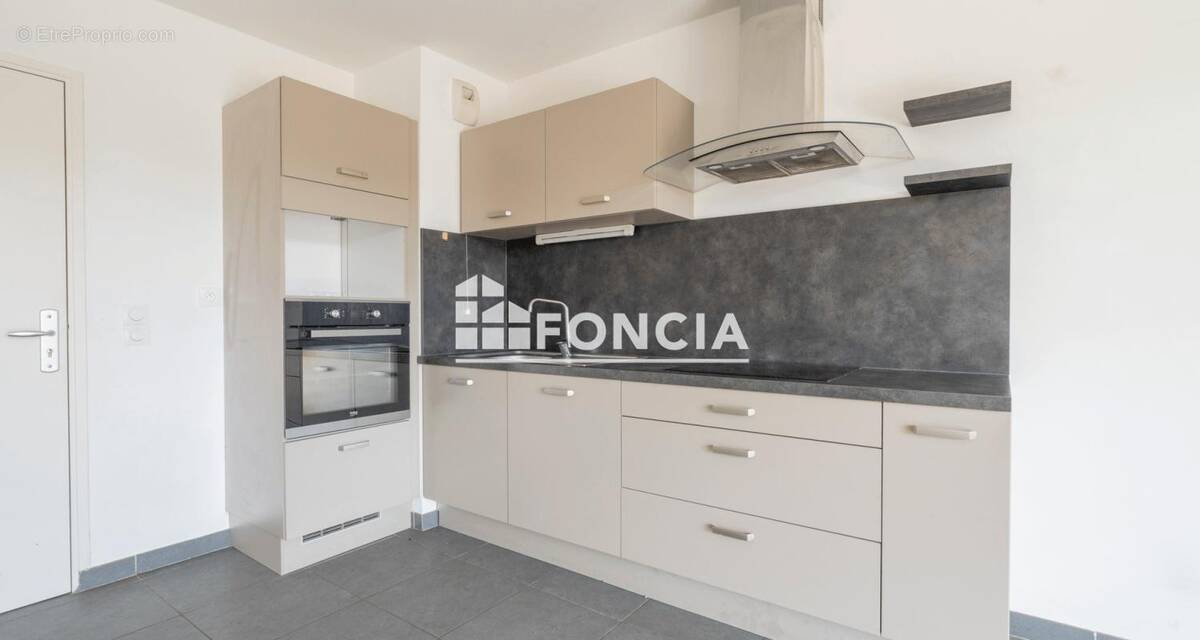 Appartement à MARSEILLE-4E