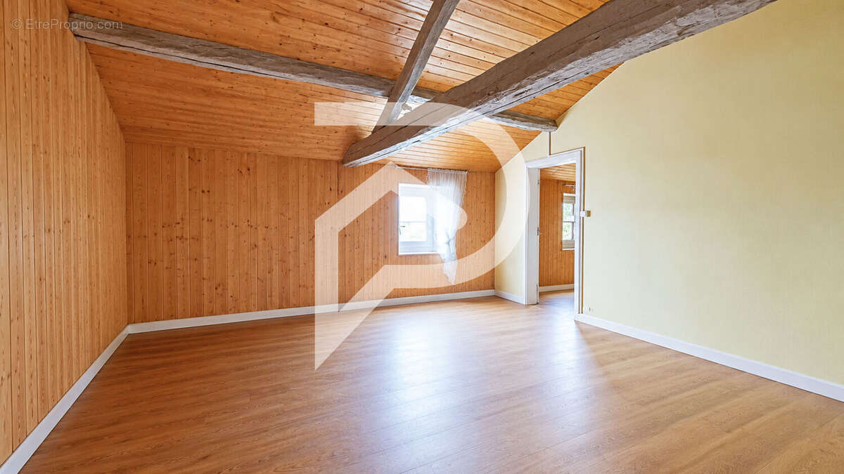 Maison en pierre 5 pièces 149 m² - photo 4