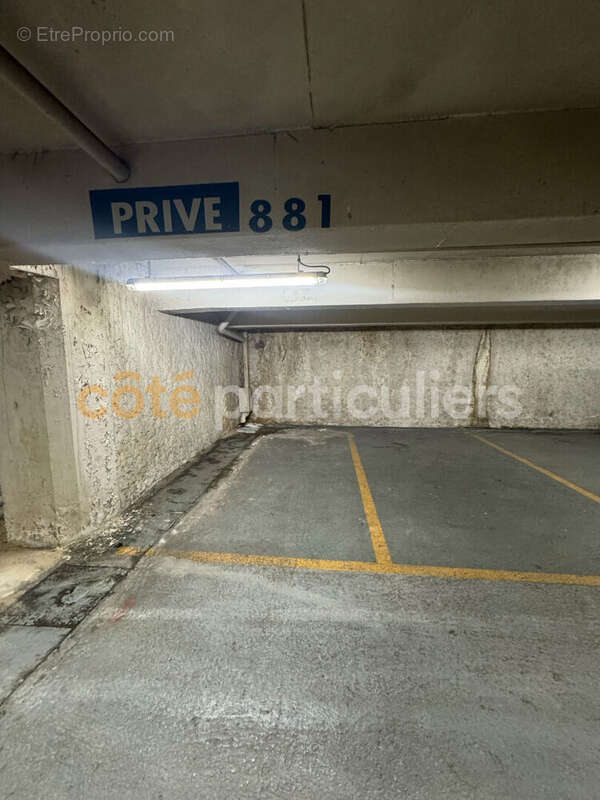 Parking à PARIS-9E