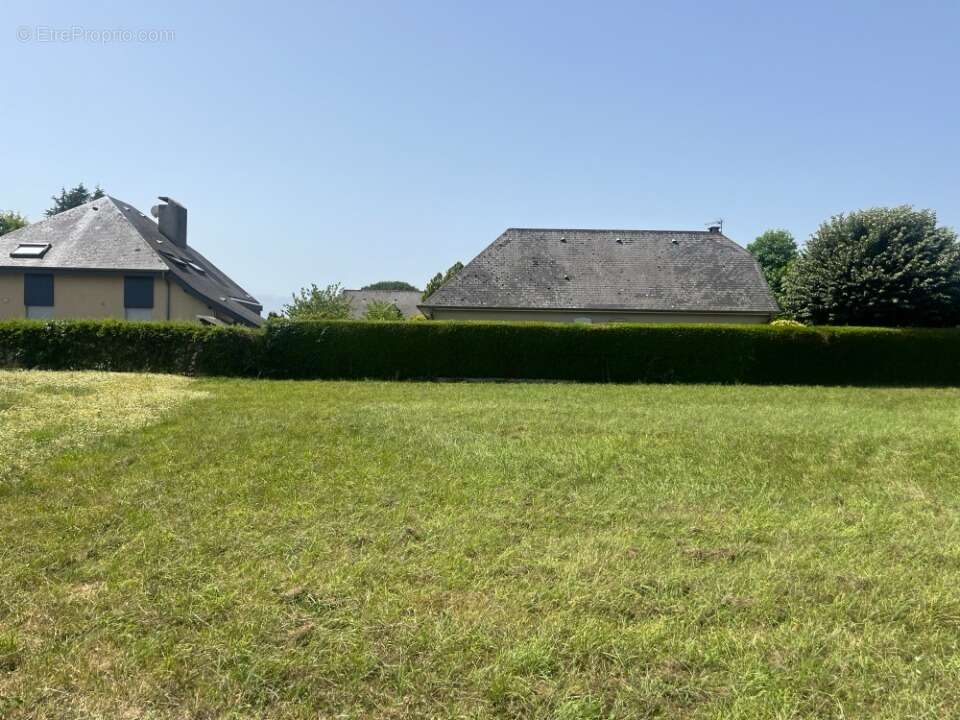 Terrain 580 m² à Odos  - photo 3