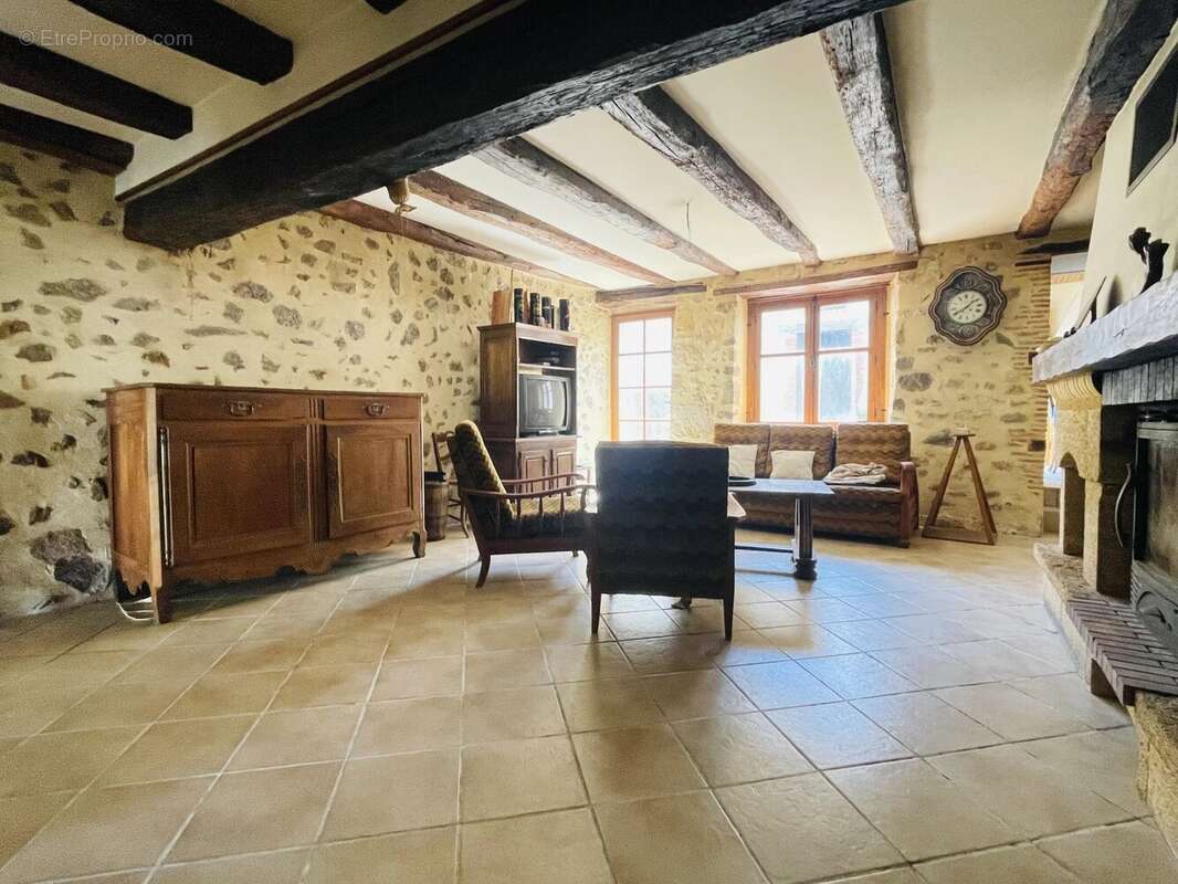 Maison 145 m² à Availles-Limouzine  - photo 2