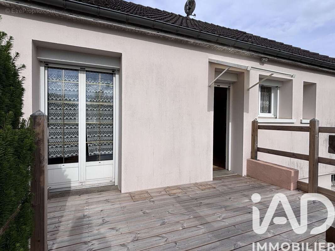 Maison 75 m² à Ernee  - photo 2
