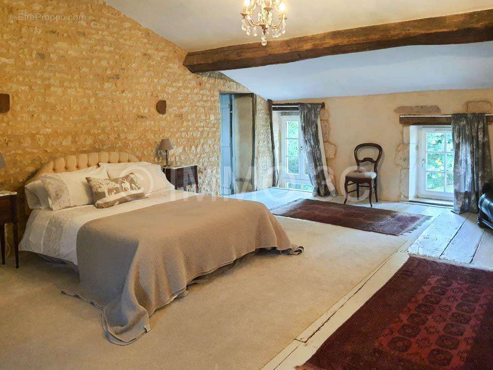 Maison à CHEF-BOUTONNE