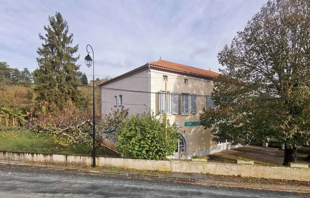 Ancienne auberge  fort potentiel - photo 3