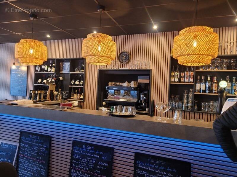 Commerce à LA TERRASSE